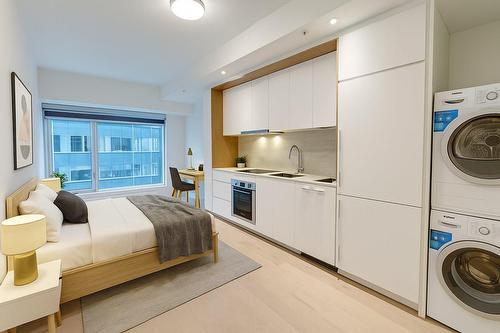 Bedroom - 1911-1020 Rue De La Montagne, Montréal (Ville-Marie), QC - Indoor Photo Showing Laundry Room