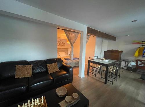 Salle familiale - 2705 Route 323 N., Amherst, QC - Indoor Photo Showing Living Room