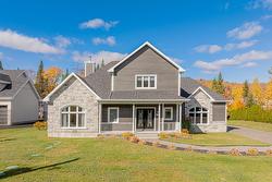 12 Rue de la Pointe-aux-Bleuets  Fossambault-Sur-Le-Lac, QC G3N 0C3