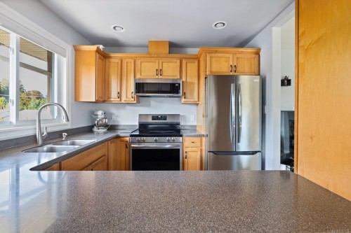 306-650 Dobson Rd, Duncan, BC - Indoor Photo Showing Kitchen With Double Sink