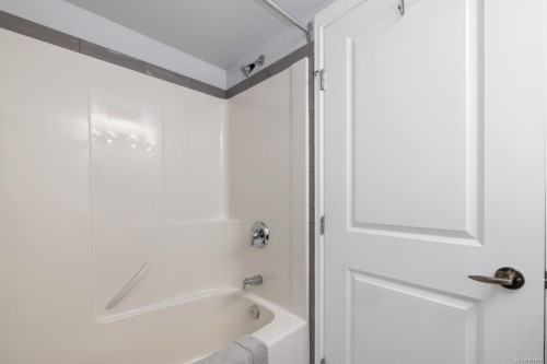 306-650 Dobson Rd, Duncan, BC - Indoor Photo Showing Bathroom