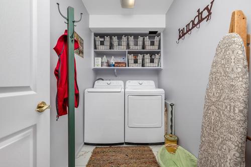 311-1249 Pacific Avenue, Kelowna, BC - Indoor Photo Showing Laundry Room