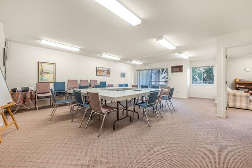 311-1249 Pacific Avenue, Kelowna, BC - Indoor Photo Showing Dining Room