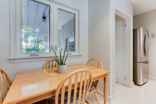 130 Park Avenue, Newmarket, ON - Indoor Photo Showing Dining Room