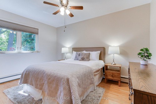 130 Park Avenue, Newmarket, ON - Indoor Photo Showing Bedroom