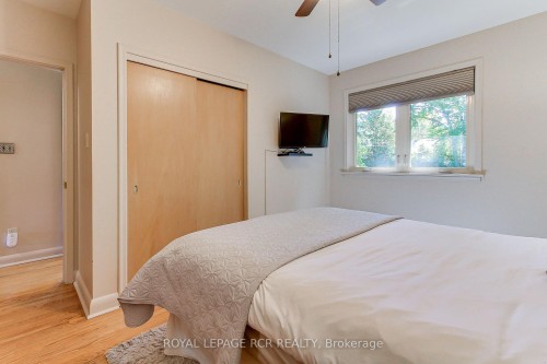 130 Park Avenue, Newmarket, ON - Indoor Photo Showing Bedroom