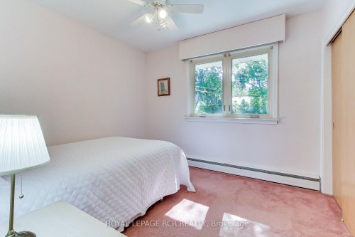 130 Park Avenue, Newmarket, ON - Indoor Photo Showing Bedroom