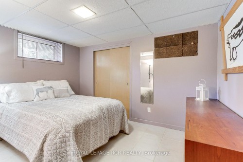 130 Park Avenue, Newmarket, ON - Indoor Photo Showing Bedroom