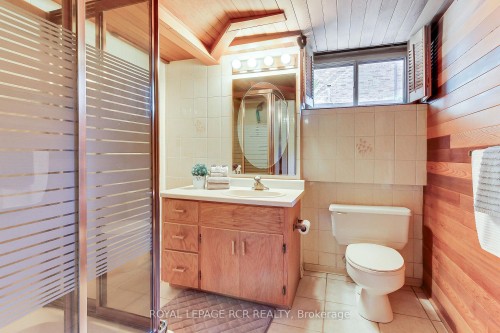 130 Park Avenue, Newmarket, ON - Indoor Photo Showing Bathroom