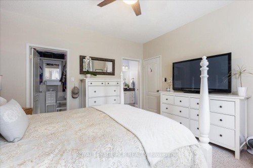 1903 Metro Road N, Georgina, ON - Indoor Photo Showing Bedroom