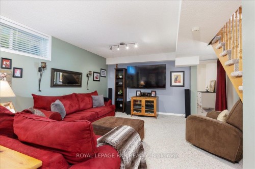 1903 Metro Road N, Georgina, ON - Indoor Photo Showing Living Room