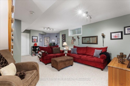 1903 Metro Road N, Georgina, ON - Indoor Photo Showing Living Room