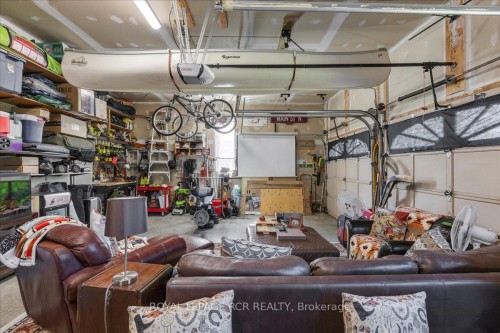 1903 Metro Road N, Georgina, ON - Indoor Photo Showing Garage