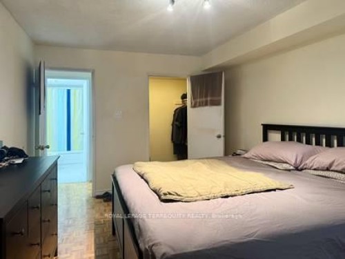 605-40 Panorama Court, Toronto, ON - Indoor Photo Showing Bedroom