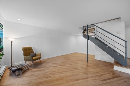 Living room - 547Z Boul. Wilson, Longueuil (Le Vieux-Longueuil), QC 