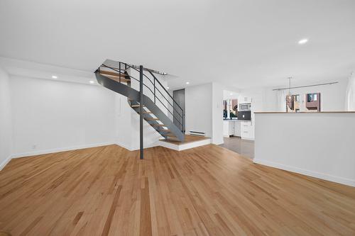 Living room - 547Z Boul. Wilson, Longueuil (Le Vieux-Longueuil), QC 