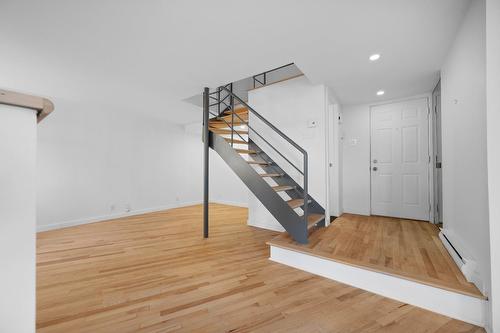 Hall - 547Z Boul. Wilson, Longueuil (Le Vieux-Longueuil), QC 