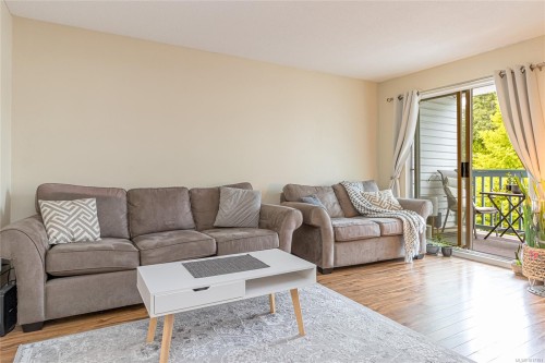 203-3087 Barons Rd, Nanaimo, BC - Indoor Photo Showing Living Room