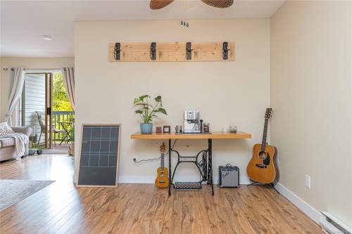 203-3087 Barons Rd, Nanaimo, BC - Indoor Photo Showing Office