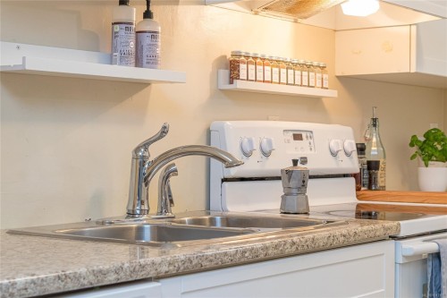 203-3087 Barons Rd, Nanaimo, BC - Indoor Photo Showing Kitchen With Double Sink