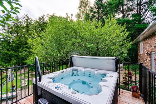 Hot tub - 6 Rue De L'Abitibi, Cantley, QC - Outdoor With Deck Patio Veranda