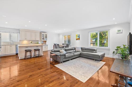 Living room - 71 Rue Canterbury, Dollard-Des-Ormeaux, QC - Indoor Photo Showing Living Room