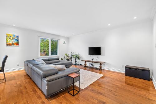 Living room - 71 Rue Canterbury, Dollard-Des-Ormeaux, QC - Indoor Photo Showing Living Room