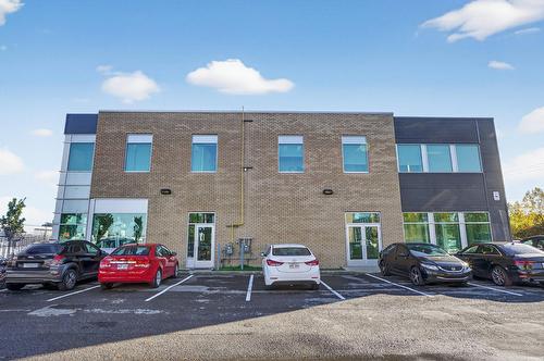 Stationnement - 4500 Desserte Sud Laval (A-440) O., Laval (Chomedey), QC 