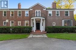 7 ALDERBROOK DRIVE  Toronto, ON M3B 1E3