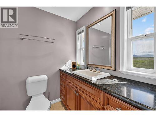 Primary Ensuite w/ jetted tub - 8949 122Nd Avenue, Osoyoos, BC - Indoor Photo Showing Bathroom