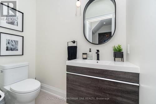 301 Court Street, Newmarket, ON - Indoor Photo Showing Bathroom