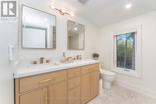 301 Court Street, Newmarket, ON - Indoor Photo Showing Bathroom