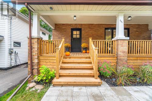 301 Court Street, Newmarket, ON - Outdoor With Deck Patio Veranda With Exterior