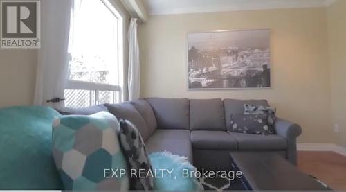 13 Foster Crescent, Brampton, ON - Indoor Photo Showing Living Room