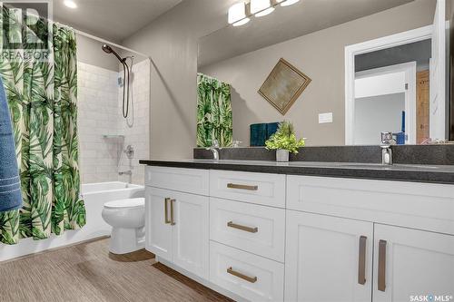 25 Hudson Drive, Pilot Butte, SK - Indoor Photo Showing Bathroom
