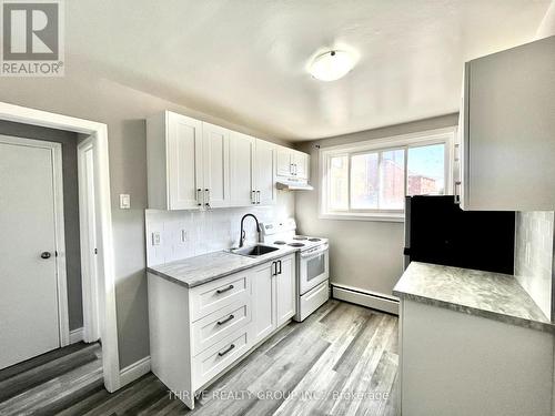 1 - 1 Balfour Place, London East (East P), ON - Indoor Photo Showing Kitchen