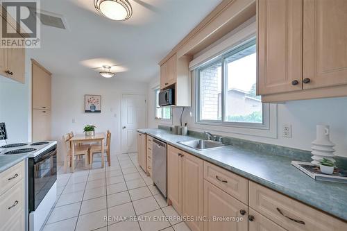 1544 Swanage Crescent, Mississauga, ON - Indoor Photo Showing Kitchen