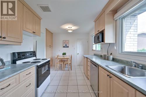 1544 Swanage Crescent, Mississauga, ON - Indoor Photo Showing Kitchen