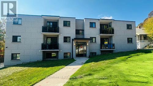 34 BERCZY STREET  Barrie, ON L4M 3P7