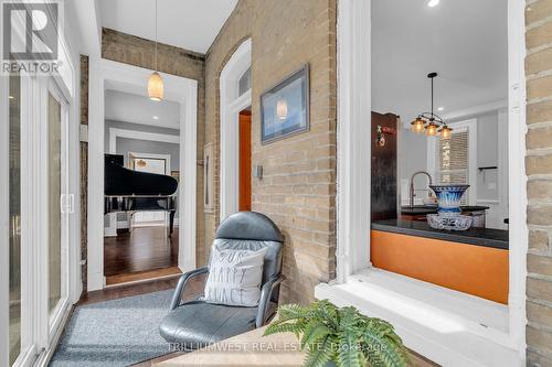 210 Lancaster Street E, Kitchener, ON - Outdoor With Exterior