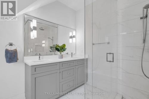 210 Lancaster Street E, Kitchener, ON - Indoor Photo Showing Bathroom