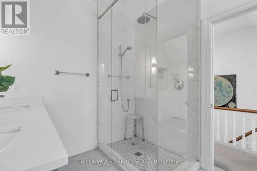 210 Lancaster Street E, Kitchener, ON - Indoor Photo Showing Bathroom