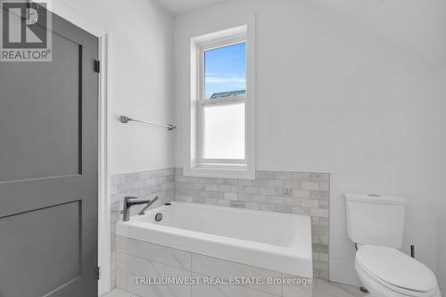 210 Lancaster Street E, Kitchener, ON - Indoor Photo Showing Bathroom