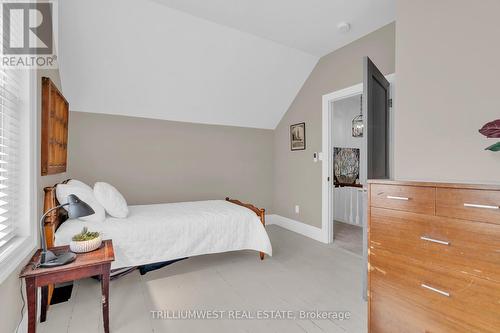 210 Lancaster Street E, Kitchener, ON - Indoor Photo Showing Bedroom