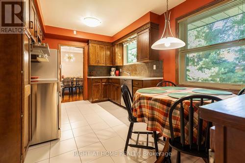 3325 Enniskillen Circle, Mississauga, ON - Indoor Photo Showing Dining Room