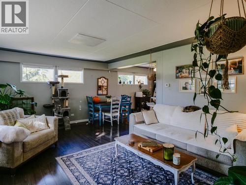 694 Walkem Street, Quesnel, BC - Indoor Photo Showing Living Room