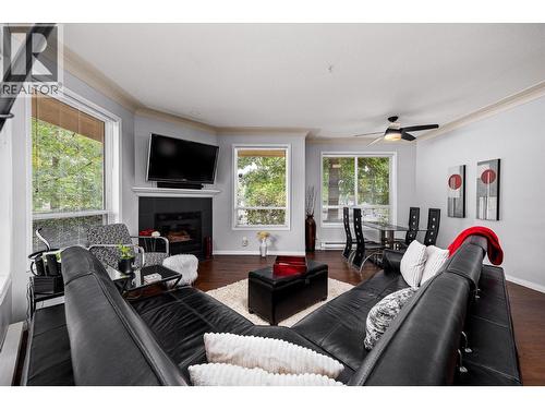 1964 Enterprise Way Unit# 115, Kelowna, BC - Indoor Photo Showing Living Room With Fireplace