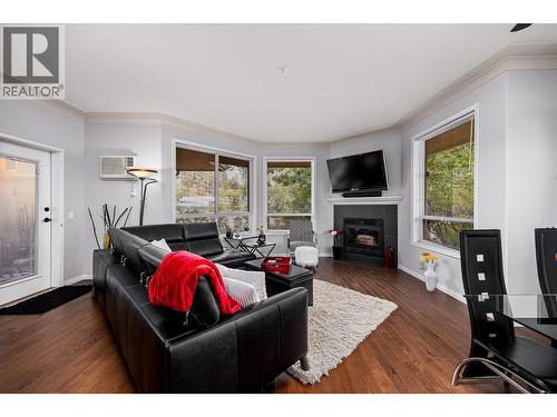 1964 Enterprise Way Unit# 115, Kelowna, BC - Indoor Photo Showing Living Room With Fireplace
