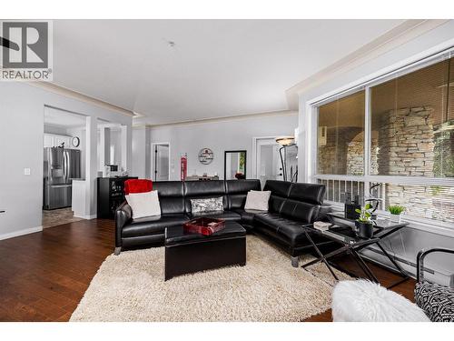 1964 Enterprise Way Unit# 115, Kelowna, BC - Indoor Photo Showing Living Room