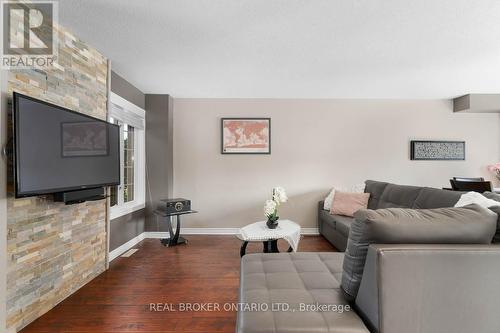 131 Ruffet Drive, Barrie, ON - Indoor Photo Showing Living Room